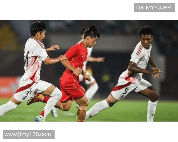 最新足球新星高清图片素材集 展现年轻球员风采与激情